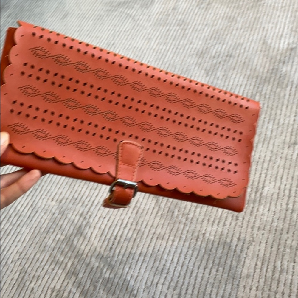 Clutch - Picture 2 of 3